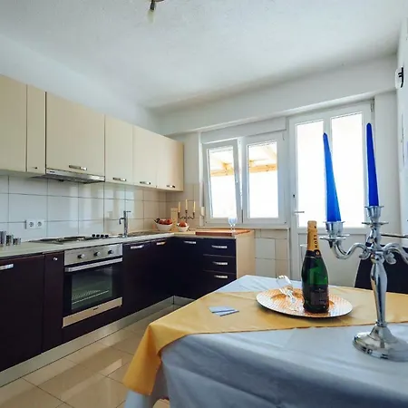 Simundic * 特罗吉尔